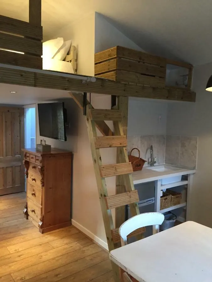 Stapehill Lodge B&B Hampreston