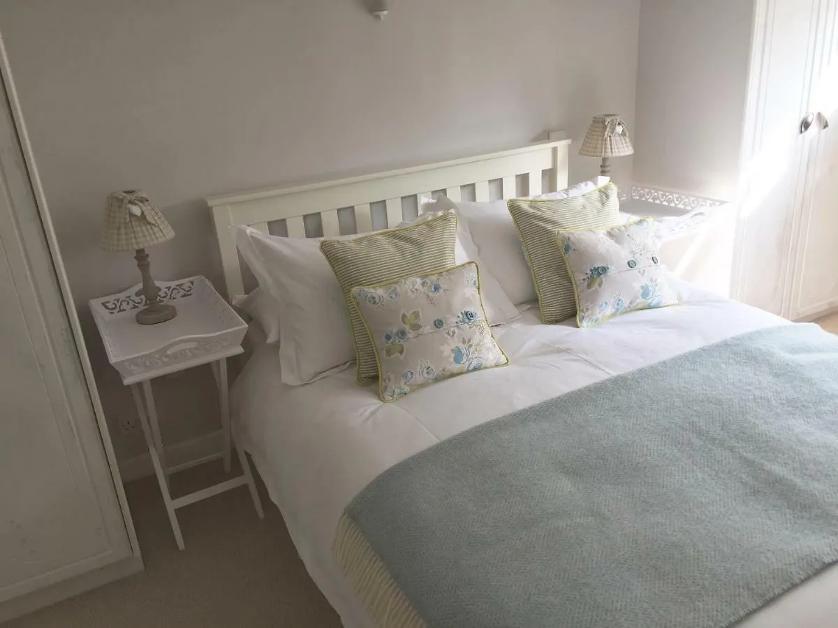 Stapehill Lodge B&B Hampreston Bed & Breakfast