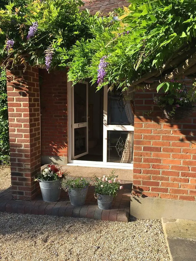 Stapehill Lodge B&B Hampreston 0*,
